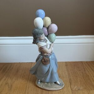 Lladro Figurine Girl with Multicolor Balloons